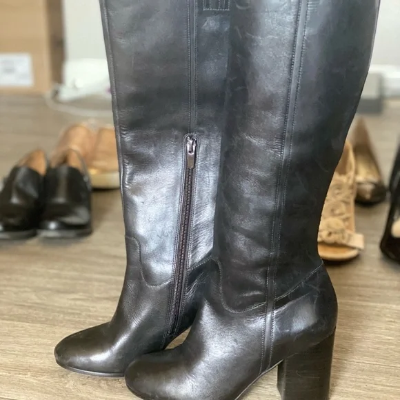 Boots - Picture 2 of 4